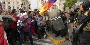 Βίαιες συγκρούσεις αστυνομικών και διαδηλωτών στο Περού