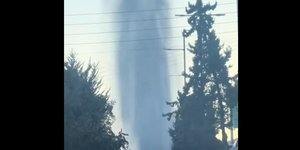 Σπασμένος αγωγός στο Κερατσίνι 