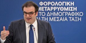 Ο Κυριάκος Πιερρακάκης εξειδικεύει τα μέτρα, τη μεταρρύθμιση του φορολογικού
