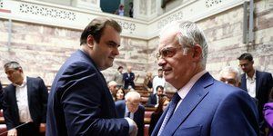 Κυριάκος Πιερρακάκης και Κωνσταντίνος Τασούλας στη Βουλή