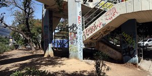 Το σημείο στην περιοχή της Ακρόπολης όπου εντοπίστηκε το βρέφος μέσα σε καρότσι σούπερ μάρκετ