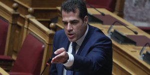 Θάνος Πλεύρης στη Βουλή