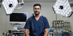 Επίσημος εκπαιδευτής στη ρομποτική χειρουργική για γυναικολόγους o δρ Νικόλαος Πλεύρης