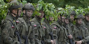 Πολωνοί εθελοντές σε στρατιωτική εκπαίδευση