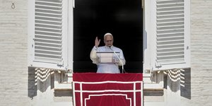 Ο πάπας Λέων ΙΔ' στο μπαλκόνι 