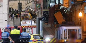 Τα συντρίμμια του τελεφερίκ στην πρωτεύουσα της Πορτογαλίας