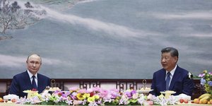  O Βλαντίμιρ Πούτιν με τον Σι Τζινπίνγκ στην Κίνα