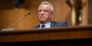 Ο υπουργός Υγείας των ΗΠΑ Ρόμπερτ Φ. Κένεντι Τζούνιορ σε ακρόαση στη Γερουσία