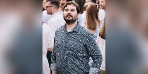 Πάρις Ρούπος: Ο κωμικός που βρέθηκε στο μάτι του κυκλώνα και γιατί απολύθηκε από την pizza fun