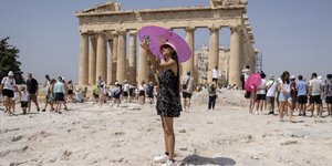 «Η Αθήνα είναι η πόλη όπου η ιστορία, ο ήλιος και ο καφές στο πεζοδρόμιο γίνονται ψυχοθεραπεία» / ΑΡ