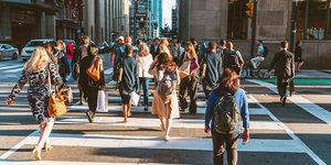 Το περιβάλλον μάς διαμορφώνει, μας διευκολύνει ή μας αποτρέπει από το περπάτημα / SHUTTERSTOCK