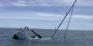 Όρκες βυθίζουν σκάφος