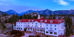 Στο Κολοράντο, το The Stanley Hotel στο Estes Park μοιάζει να έχει... ραφτεί πάνω στη λογοτεχνική φαντασίωση του Στίβεν Κινγκ / WIKIPEDIA