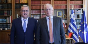 Ο Πρόεδρος της Δημοκρατίας Κωνσταντίνος Τασούλας υποδέχθηκε τον πρόεδρο του Συνδέσμου Εξαγωγέων, Συμεών Διαμαντίδη