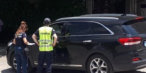 Έλεγχος οχήματος σε τελωνείο 