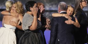 Η τηλεοπτική σειρά The Pitt κατέκτησε Emmy για το καλύτερο δραματικό σενάριο