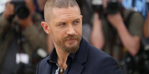 Ο Τομ Χάρντι με μούσια