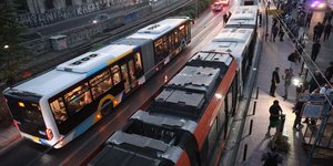 Τροχαίο με τραμ και λεωφορείο στον Πειραιά