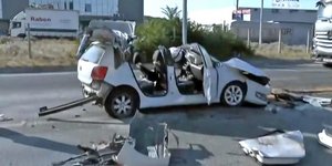 Άμορφη μάζα το ΙΧ από το τροχαίο δυστύχημα στην Εγνατία