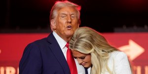 Ο Ντόναλντ Τραμπ με την σύζυγο του Τσάρλι Κερκ
