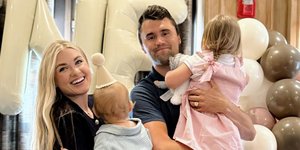 O Τσάρλι Κερκ με την οικογένειά του