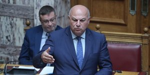 Ο Κώστας Τσιάρας στη Βουλή