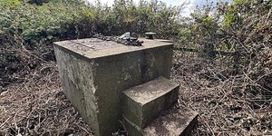 Με την πρώτη ματιά είναι απλώς μία τσιμεντένια κατασκευή στη μέση του πουθενά