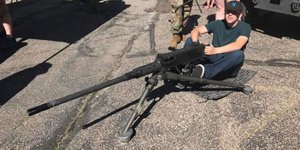 Ο δολοφόνος του Τσάρλι Κερκ, Τάιλερ Ρόμπινσον, πόζαρε με όπλα