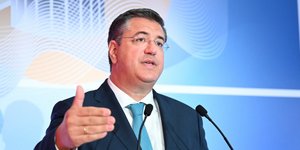 O Απόστολος Τζιτζικώστας