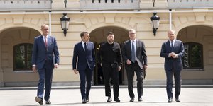 Ο πρόεδρος της Ουκρανίας Ζελένσκι με Ευρωπαίους ηγέτες της συμμαχίας των προθύμων 