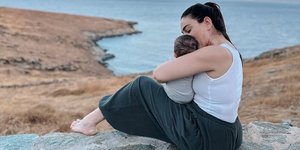 Η Ευρυδίκη Βαλαβάνη με τον γιο της 