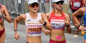 Η Κινέζα στο Παγκόσμιο Πρωτάθλημα με το χάνζαπλαστ στον αφαλό/AP