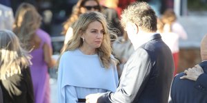 Εντυπωσιακή η Χρυσή Βαρδινογιάννη στον γάμο του αδερφού της 