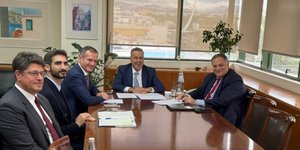 Μνημόνιο συνεργασίας υπέγραψε το υπουργείο Περιβάλλοντος και Ενέργειας για την ηλεκτρική διασύνδεση με την Αίγυπτο