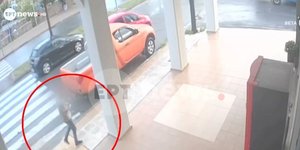 Βίντεο ντοκουμέντο δείχνει τον 22χρονο φερόμενο ως συνεργό να φτάνει στα ΚΤΕΛ Καλαμάτας