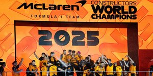 Η McLaren F1 Team πανηγυρίζει την κατάκτηση του Πρωταθλήματος Κατασκευαστών για το 2025