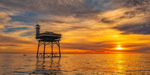 Πάνω από τα κύματα και κάτω από τους ανέμους, βρίσκεται το Frying Pan Tower - το ξενοδοχείο που έχει αποκτήσει τη φήμη του πιο επικίνδυνου στον κόσμο / FACEBOOK