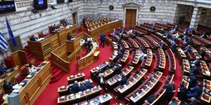 Συζήτηση στην Ολομέλεια της Βουλής για το νομοσχέδιο του υπουργείου Εργασίας