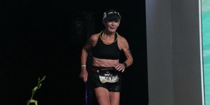 Η Natalie Grabow έγινε η γηραιότερη γυναίκα που κατάφερε να τερματίσει το Ironman World Championship, το πιο απαιτητικό τρίαθλο στον κόσμο / GETTY