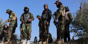 Αφγανοί στρατιώτες στα σύνορα με Πακιστάν