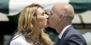 Στέφι Γκραφ και Αντρέ Αγκάσι φιλιούνται