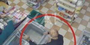 Άγιος Παντελεήμονας: Η στιγμή που ο 48χρονος τραυματίας μπαίνει στο σούπερ μάρκετ