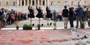 «Πόλεμος» κυβέρνησης-αντιπολίτευσης για την τροπολογία για τον Άγνωστο Στρατιώτη