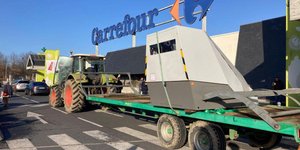 Γαλλία -Οργισμένοι αγρότες ξήλωσαν τα ραντάρ από τον δρόμο