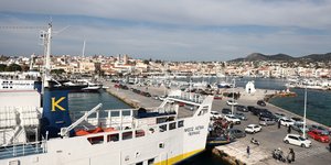 Τραυματίστηκε 9χρονος κατά την επιβίβασή του σε επιβατηγό πλοίο στο λιμάνι της Αίγινας