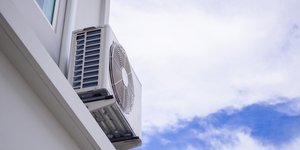 Πρέπει να καλύπτουμε την εξωτερική μονάδα του κλιματιστικού τον χειμώνα; Τι προτείνουν οι ειδικοί