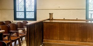 Άδεια αίθουσα δικαστηρίου