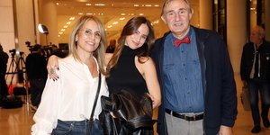 Τίνα Βασιλικού και Άκης Σακελλαρίου με την κόρη τους, Σμαράγδα