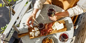 κρασι τυριακαι αλλαντικα 