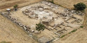 Άποψη του περίκεντρου ναού στη Μαξιμιανούπολη